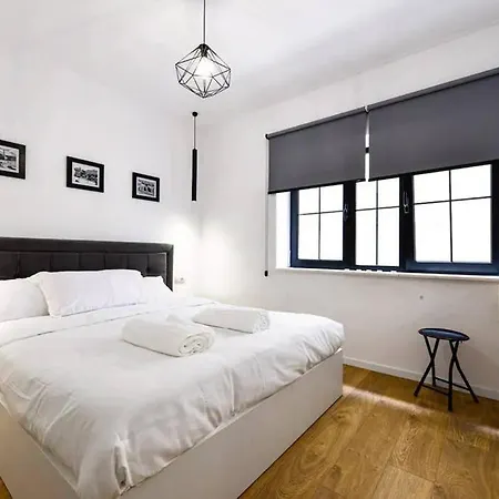 Lina -tia Lovely New Bazaar Apartment *