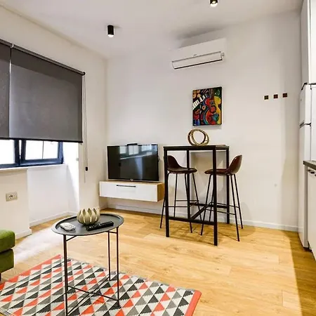 Lina -tia Lovely New Bazaar Apartment *